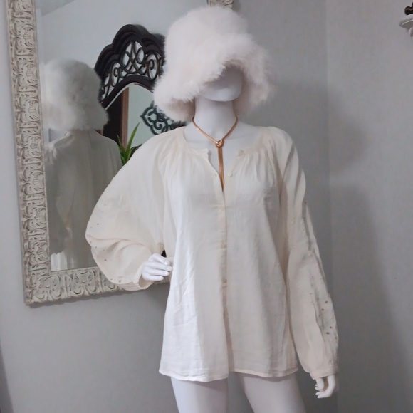 A Stylish Cream Color Blouse with Floral Design Sleeves Size XL - Picture 2 of 16